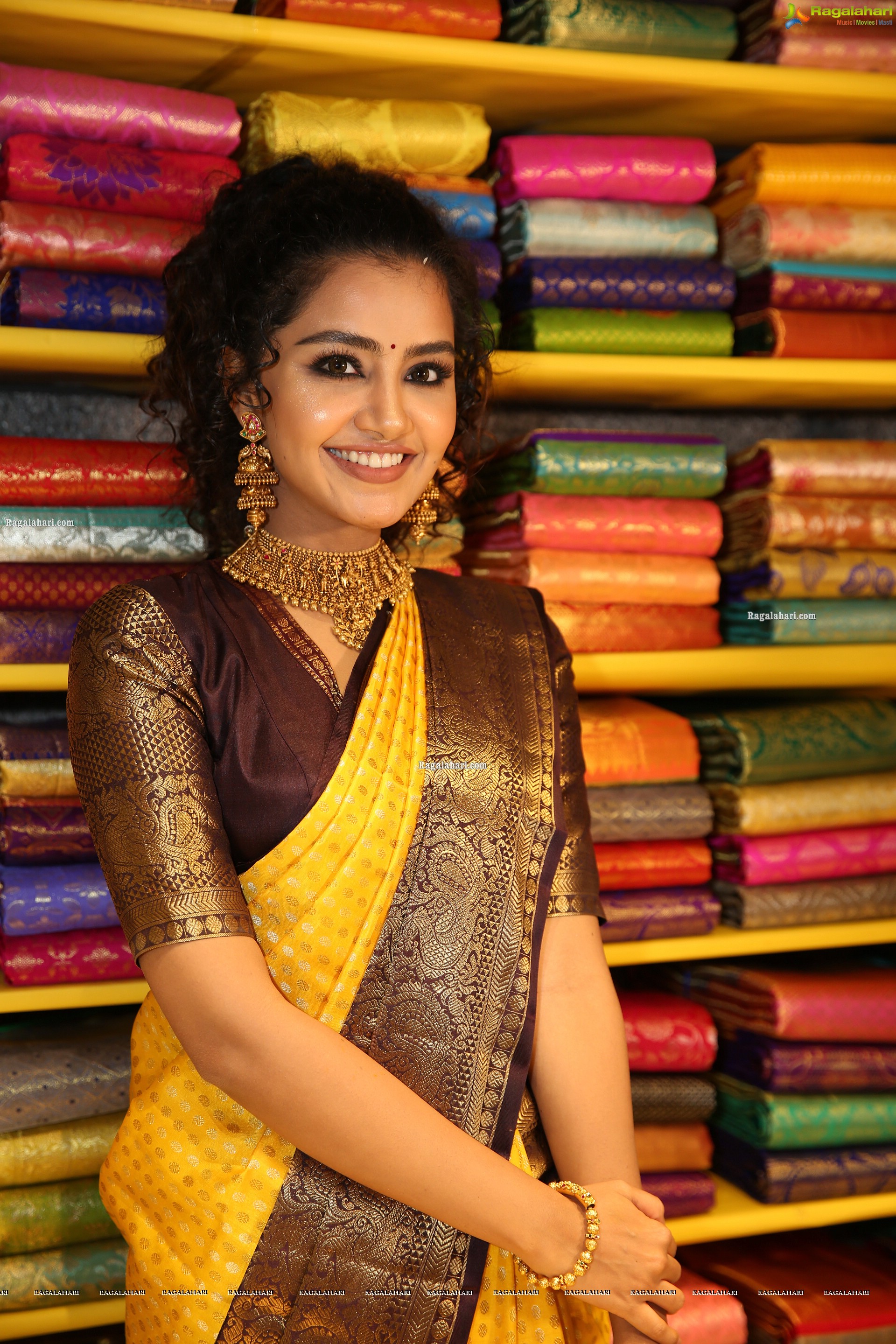 Anupama Parameswaran at Mugdha Art Studio Grand Opening at Patny Centre, HD Gallery