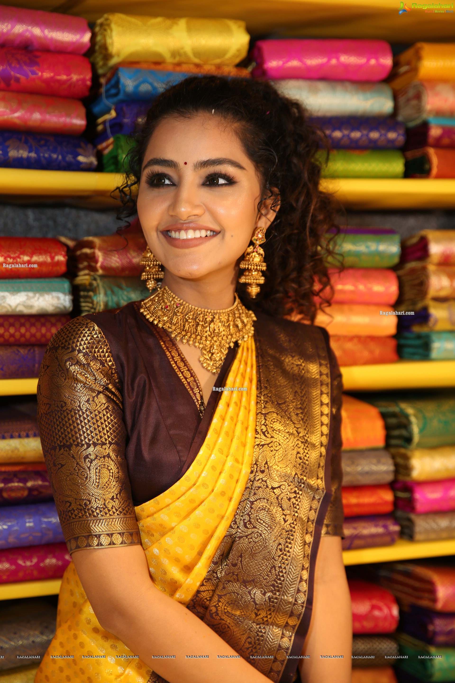 Anupama Parameswaran at Mugdha Art Studio Grand Opening at Patny Centre, HD Gallery