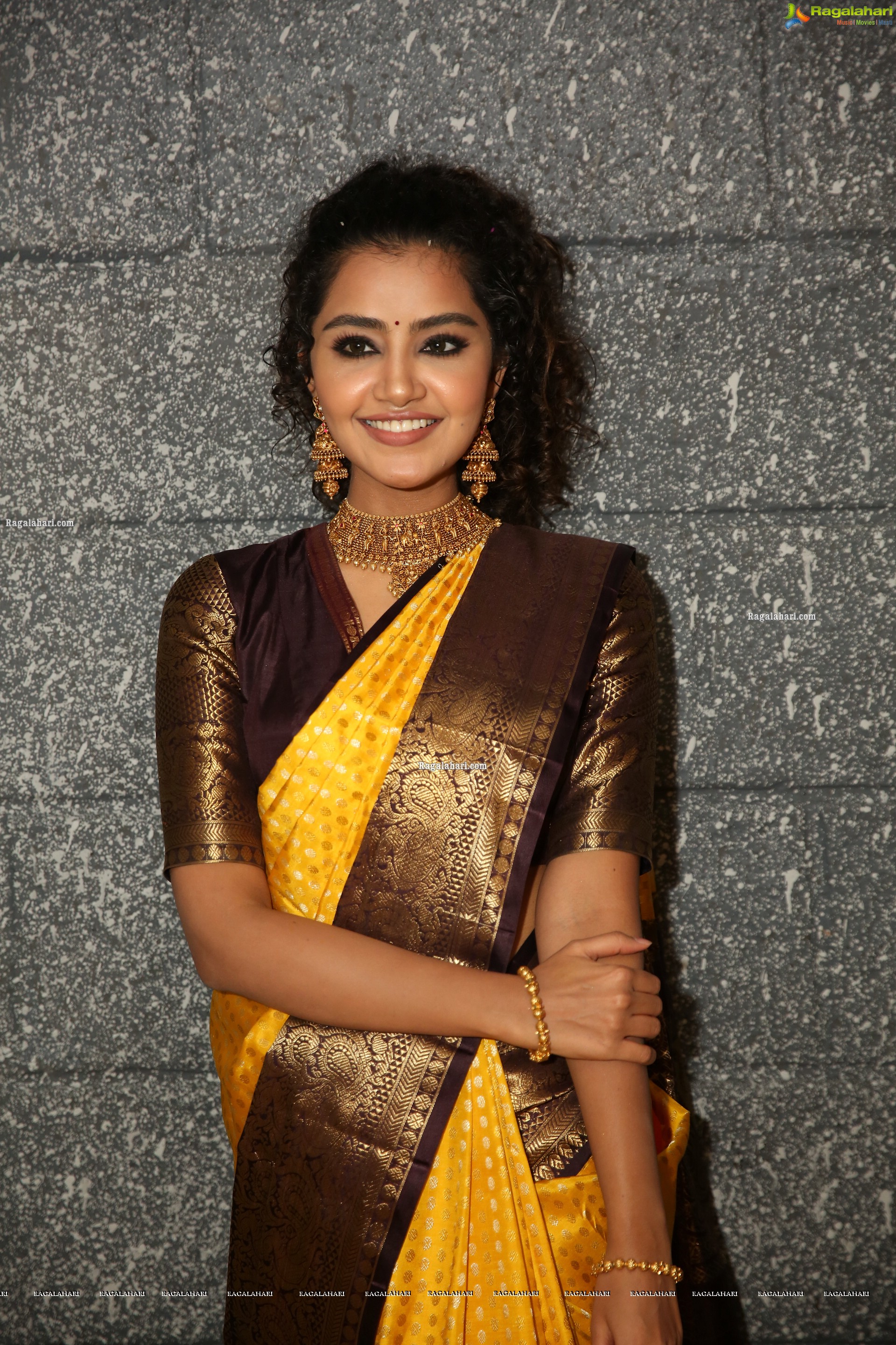 Anupama Parameswaran at Mugdha Art Studio Grand Opening at Patny Centre, HD Gallery