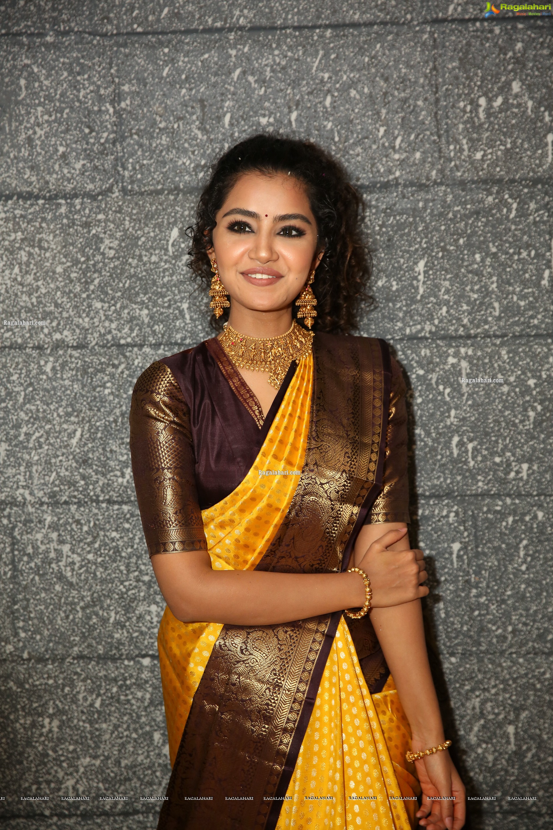 Anupama Parameswaran at Mugdha Art Studio Grand Opening at Patny Centre, HD Gallery