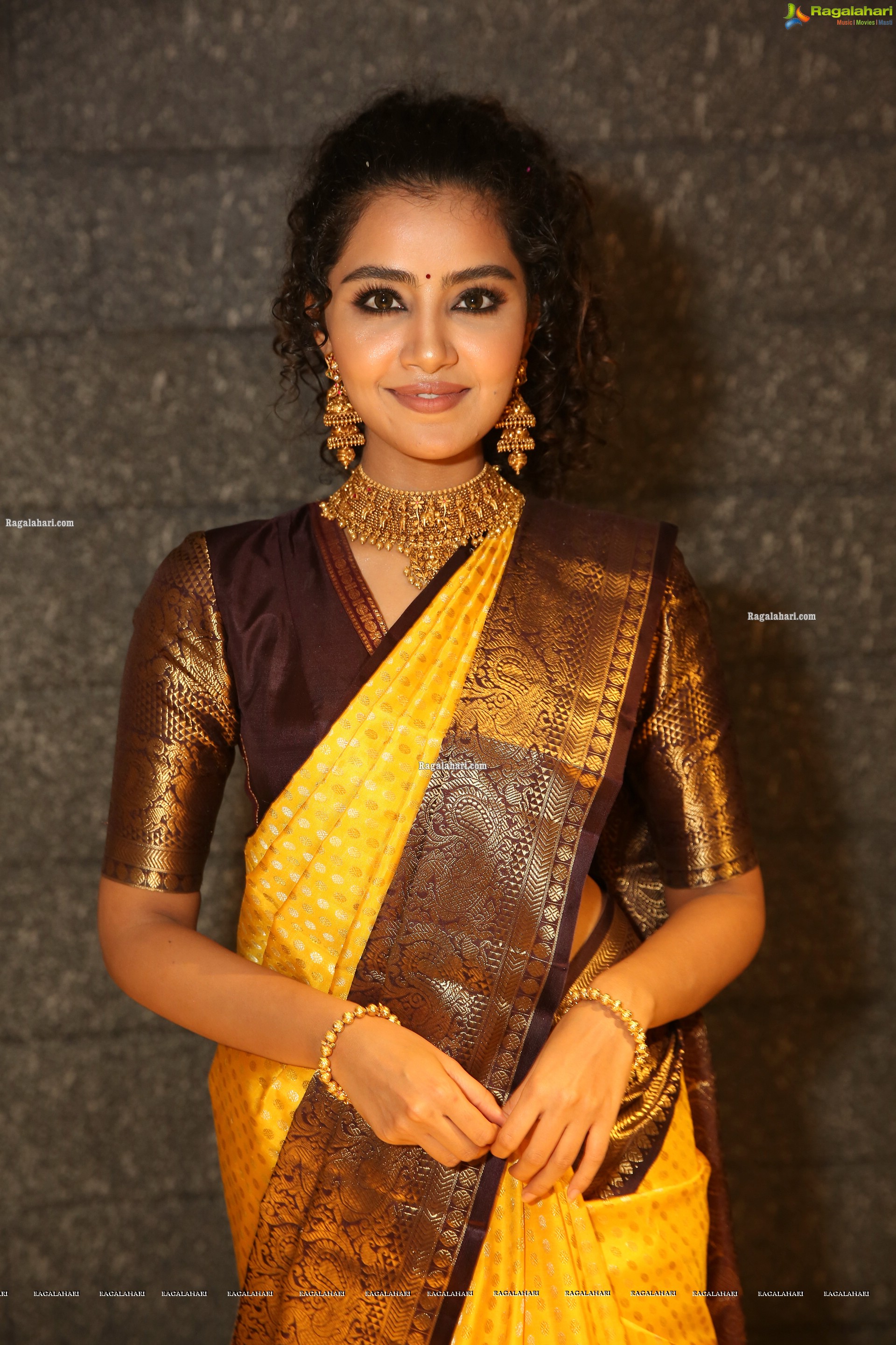 Anupama Parameswaran at Mugdha Art Studio Grand Opening at Patny Centre, HD Gallery