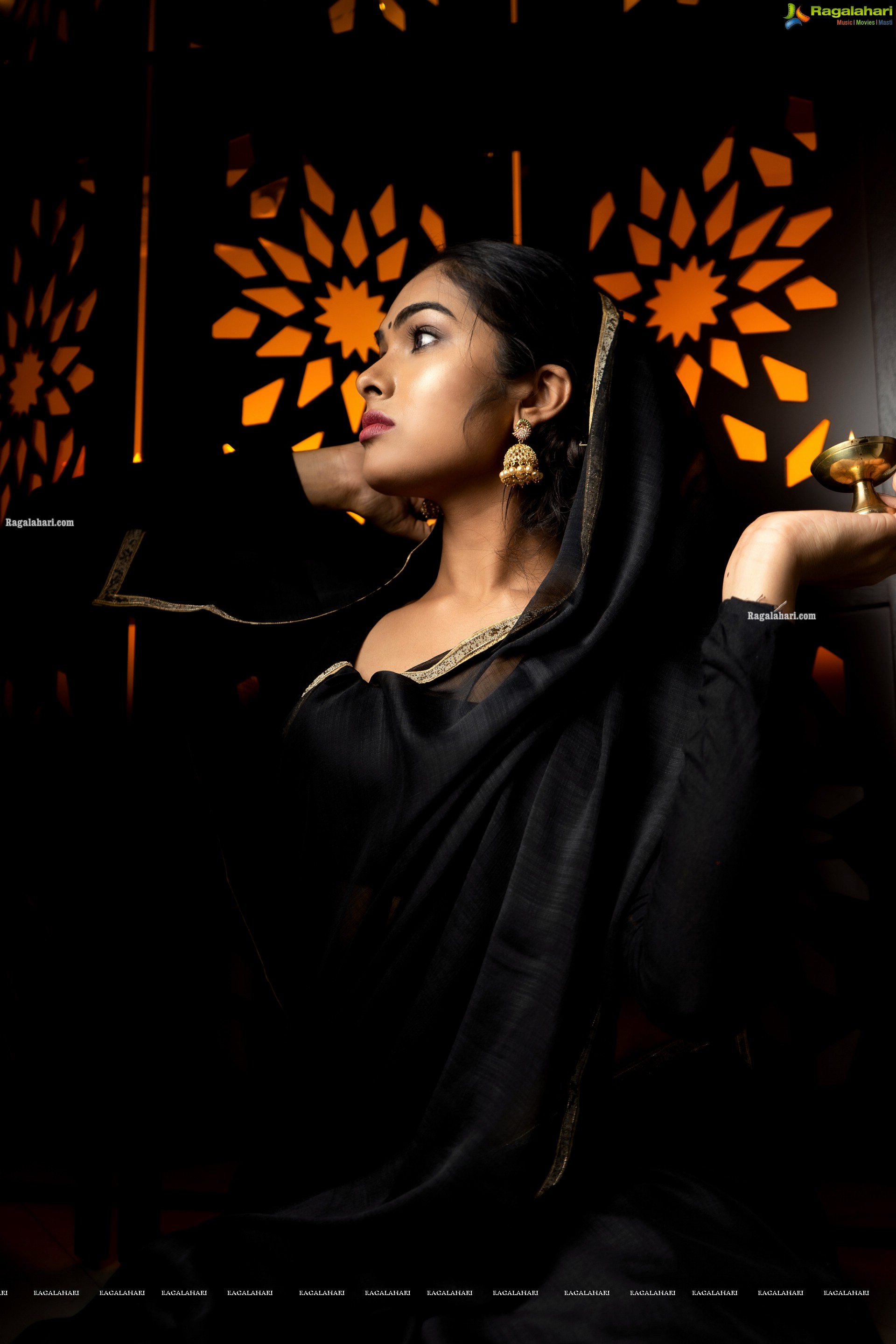 Divi Vadthya Latest Photoshoot Images, HD Gallery
