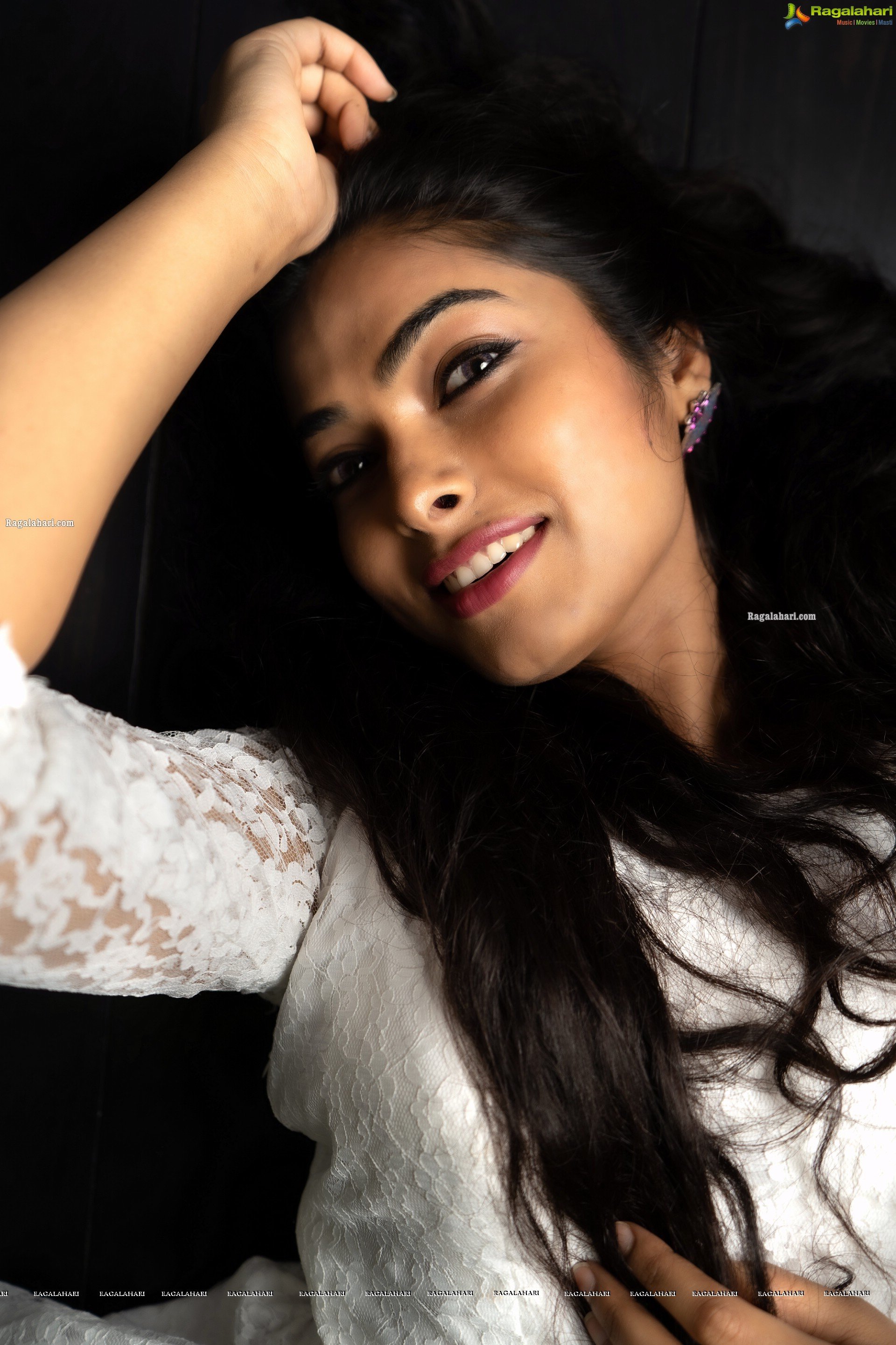 Divi Vadthya Latest Photoshoot Images, HD Gallery