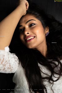 Divi Vadthya Latest Photoshoot Images