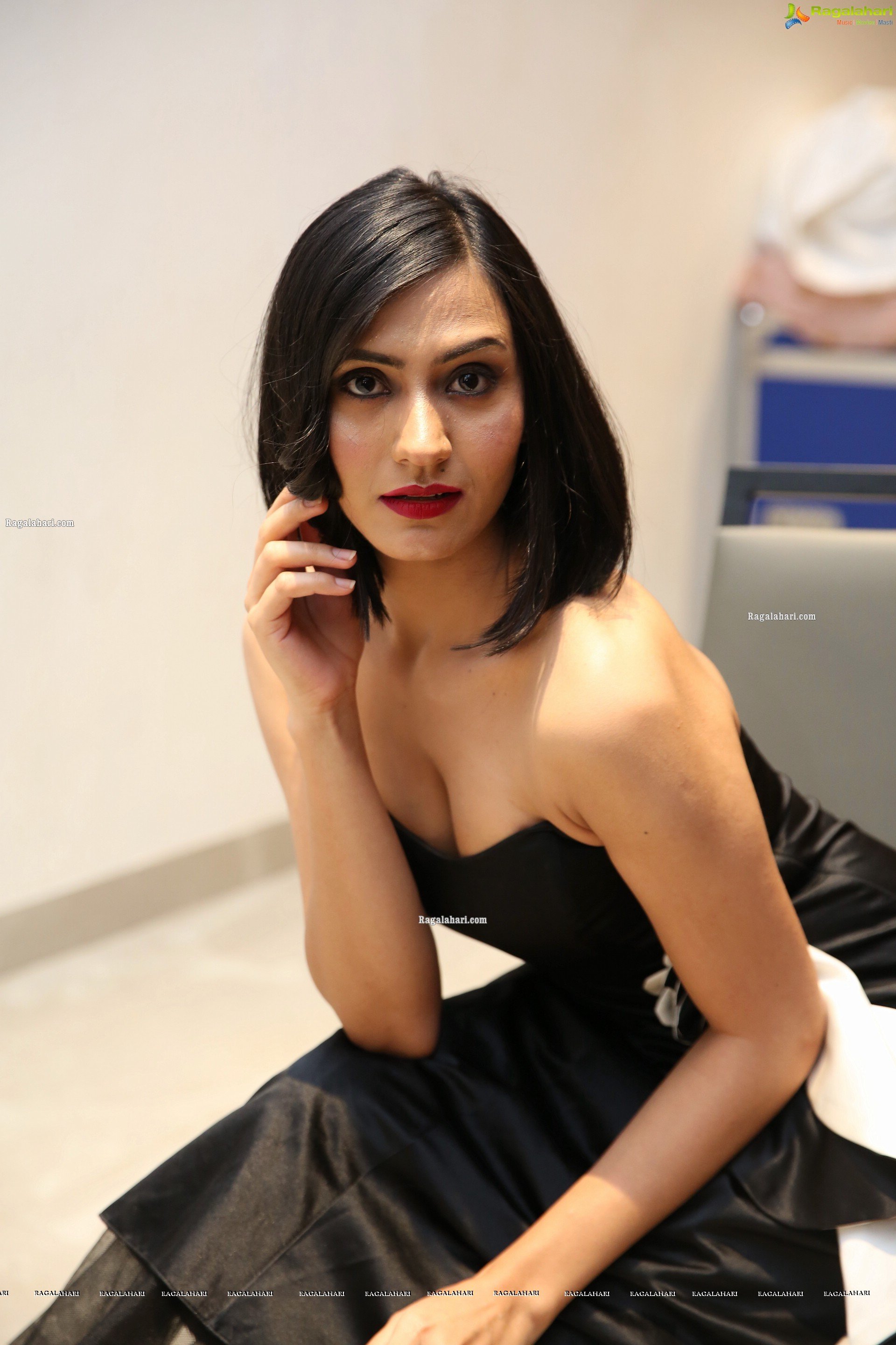Mamta Choudhary at Me Women Fashion Show, HD Photo Gallery