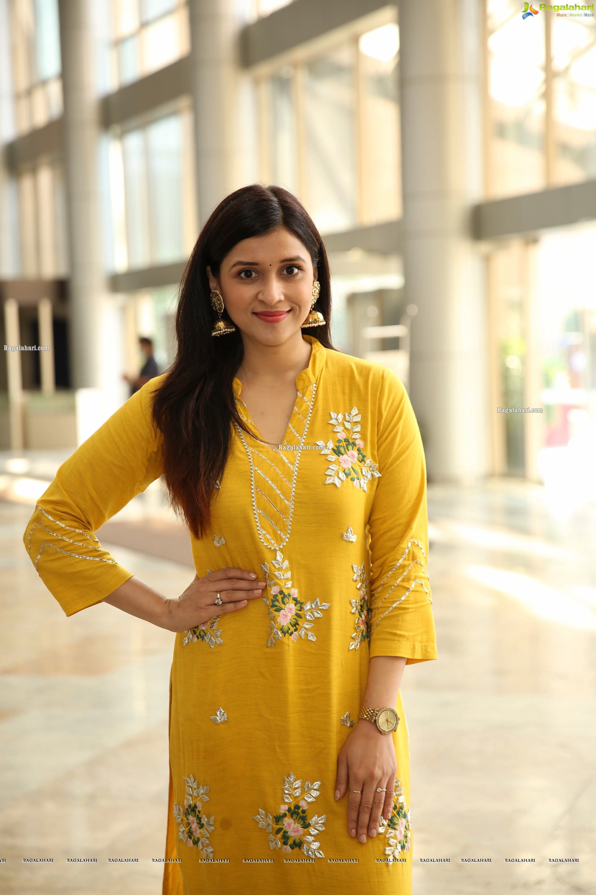 Mannara Chopra at Hi Life Biggest Fashion & Lifestyle Exhibition, HD Gallery