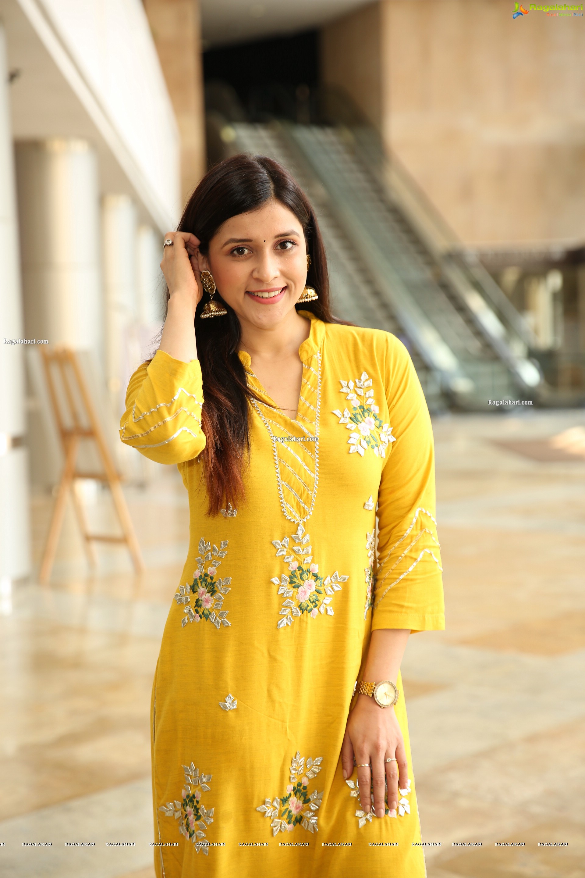 Mannara Chopra at Hi Life Biggest Fashion & Lifestyle Exhibition, HD Gallery