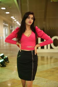 Naziya Khan at Hi-Life Fashion Exhibition