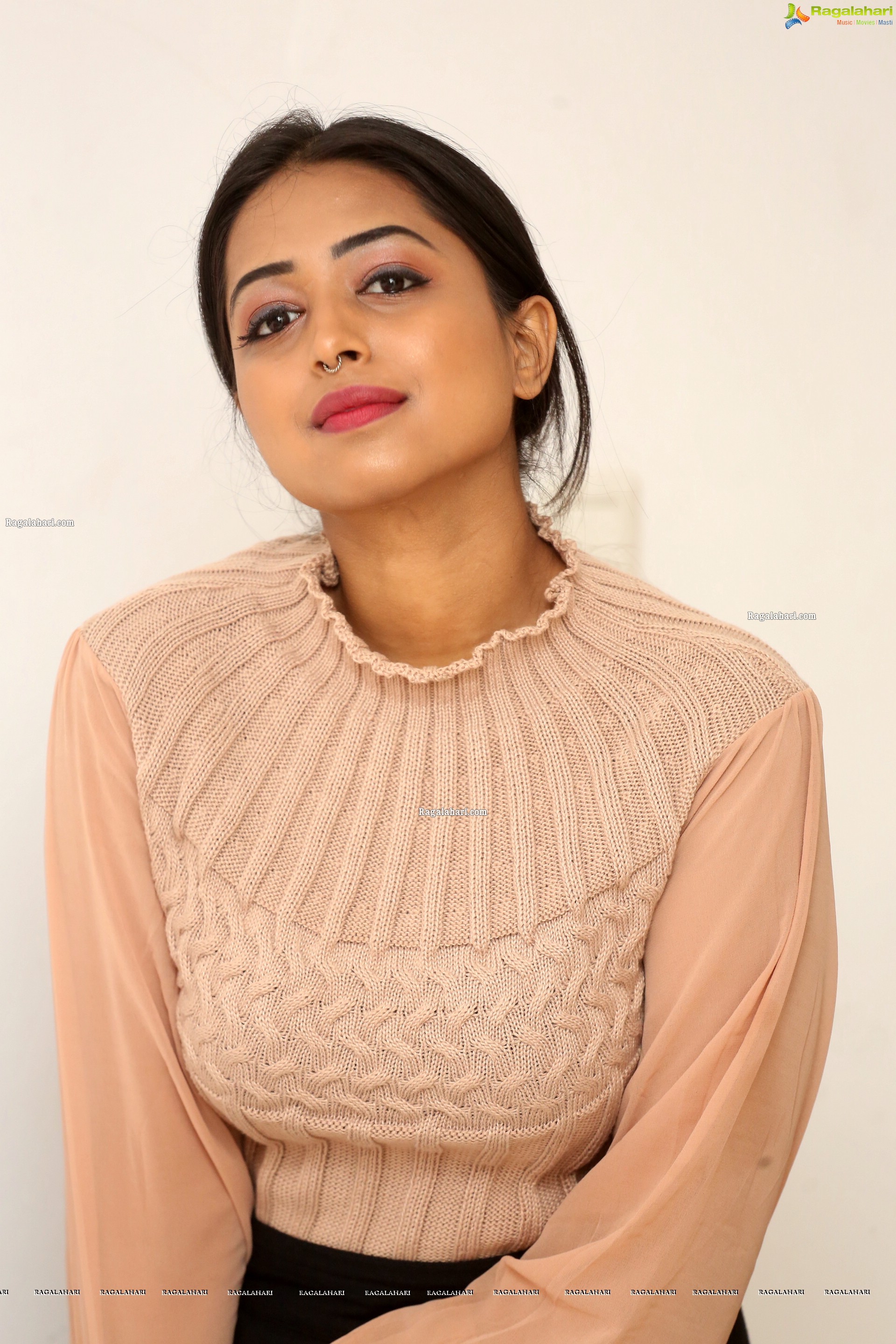 Rittika Chakraborthy at Bomma Adirindi-Dimma Thirigindi Press Meet, HD Gallery