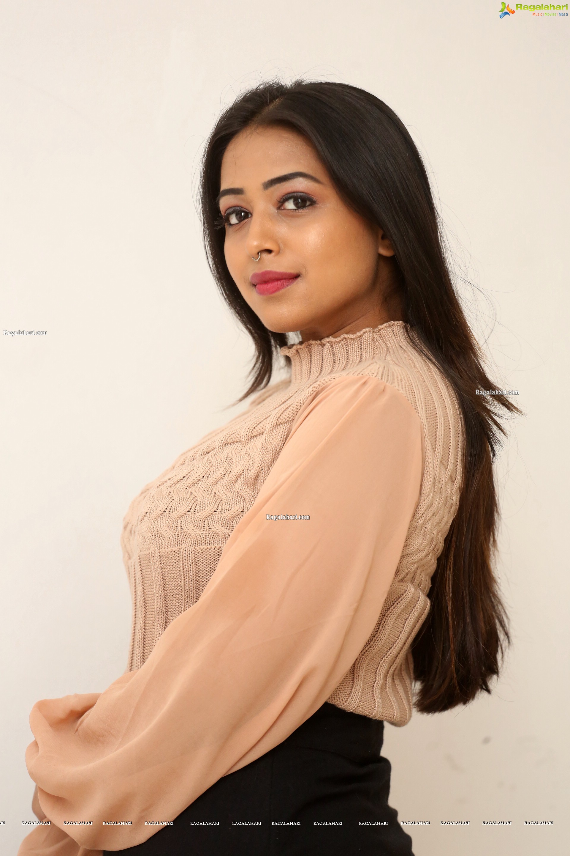 Rittika Chakraborthy at Bomma Adirindi-Dimma Thirigindi Press Meet, HD Gallery