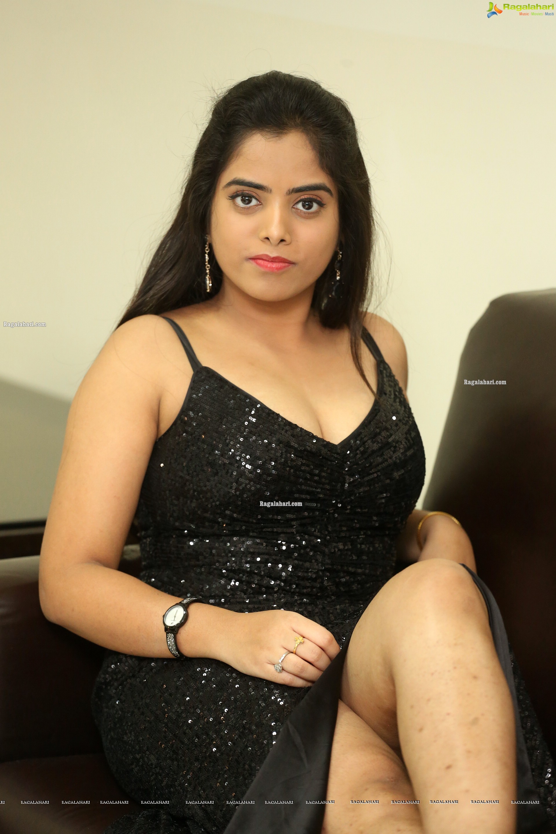 Sameera Reddy G at Ekanthavela Movie Press Meet, HD Photo Gallery
