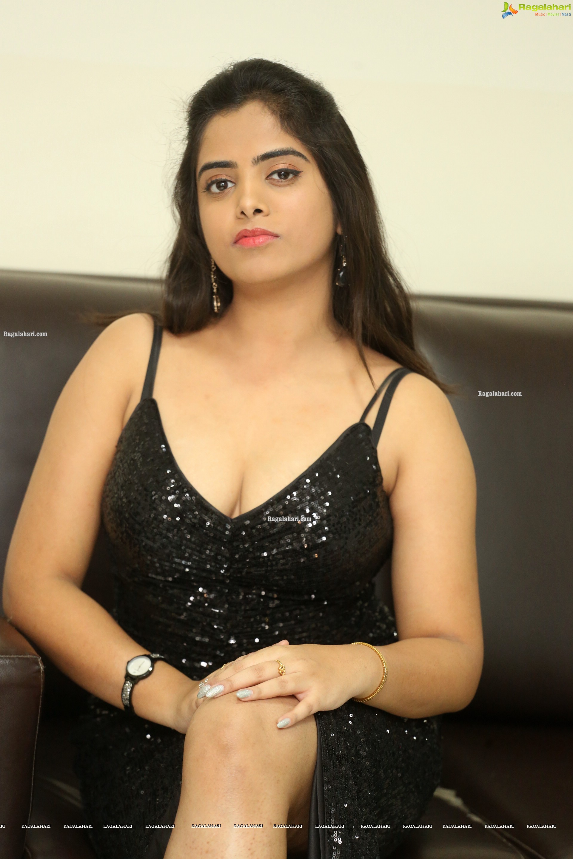 Sameera Reddy G at Ekanthavela Movie Press Meet, HD Photo Gallery