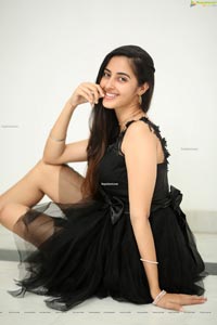 Simrat Kaur at Dirty Hari Movie Interview