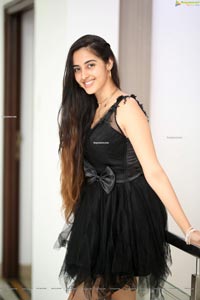 Simrat Kaur at Dirty Hari Movie Interview