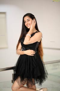 Simrat Kaur at Dirty Hari Movie Interview