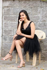 Simrat Kaur at Dirty Hari Movie Interview