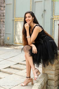 Simrat Kaur at Dirty Hari Movie Interview