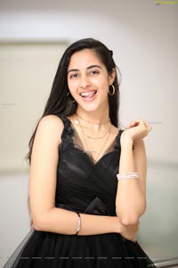 Simrat Kaur at Dirty Hari Movie Interview