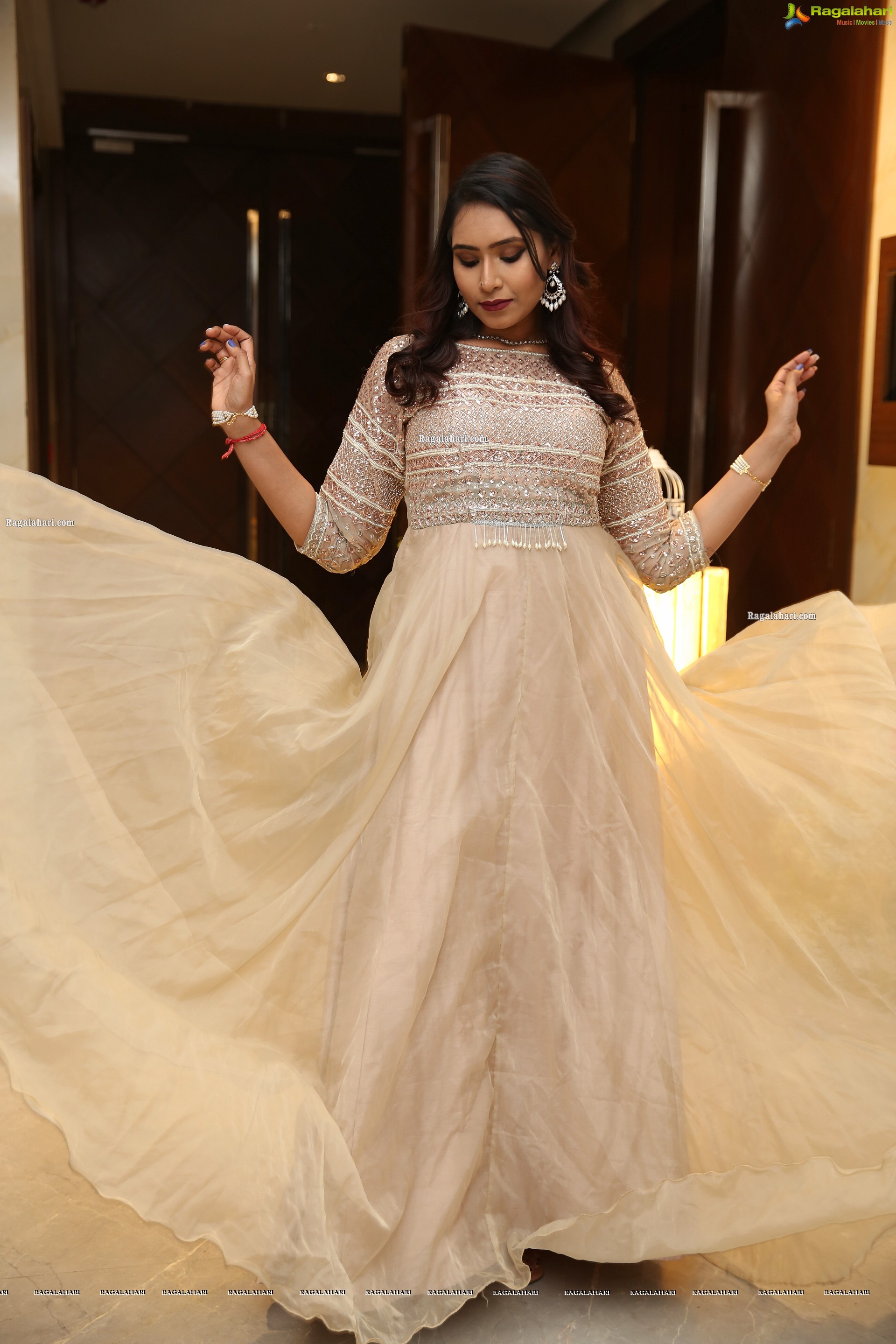 Vineetha Jadapalli at Me Women Fashion Show, HD Photo Gallery