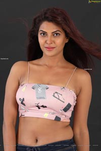 Kashish Singh In Spaghetti Strap Crop Top and Jeans