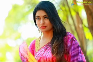 Akshatha Srinivas Poses in Saree