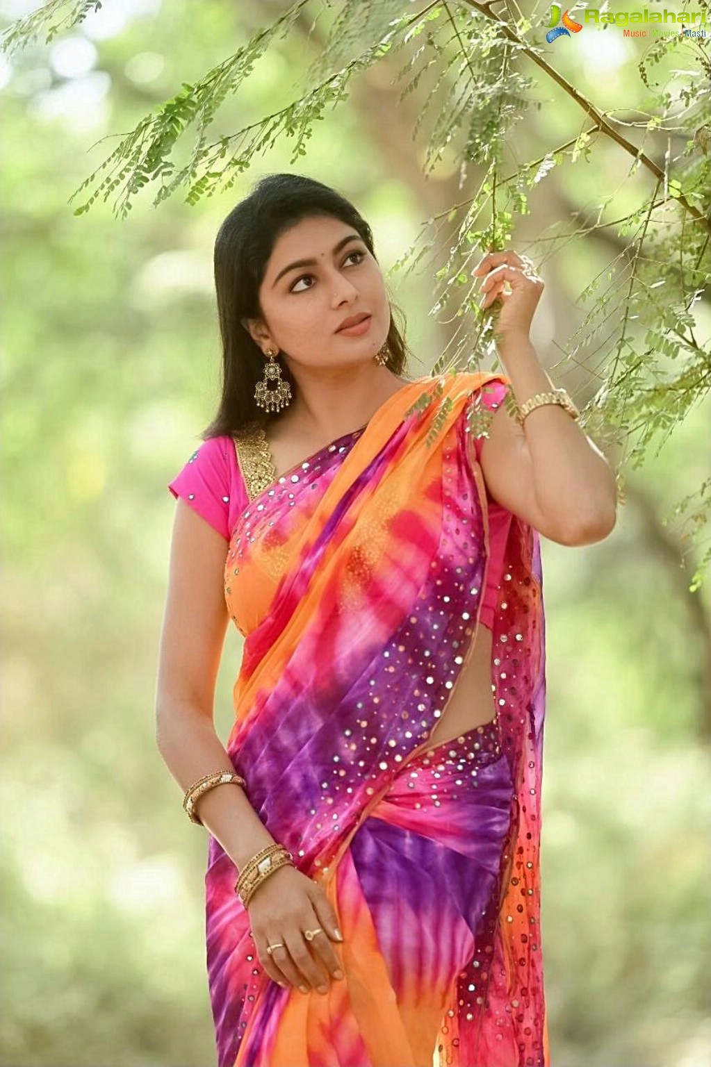 Akshatha Srinivas Poses in Saree, Photo Gallery