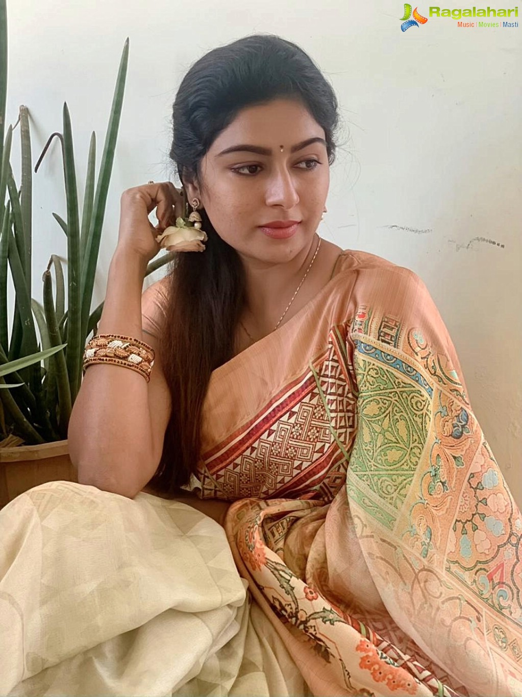 Akshatha Srinivas Poses in Saree, Photo Gallery