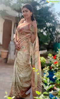 Akshatha Srinivas Poses in Saree