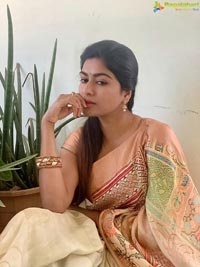 Akshatha Srinivas Poses in Saree