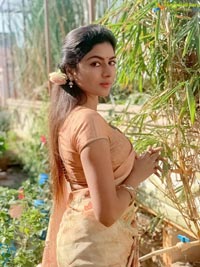 Akshatha Srinivas Poses in Saree