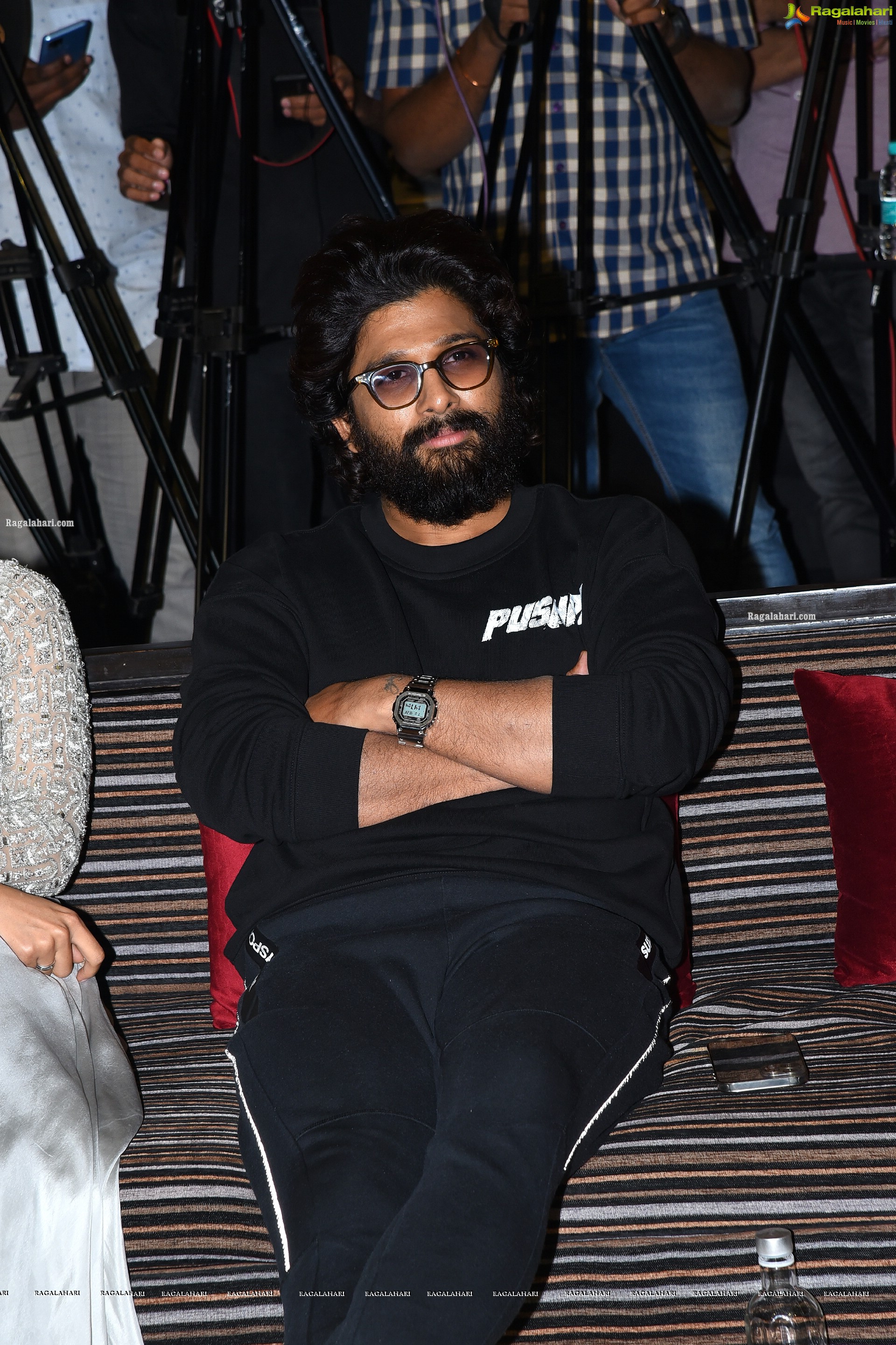 Allu Arjun at Pushpa Movie Team Massive Thanks Meet, HD Photo Gallery