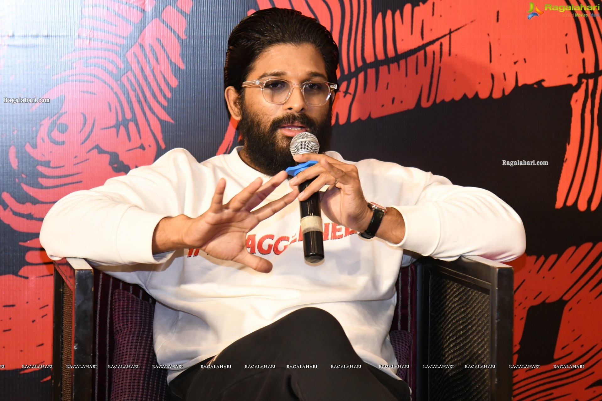 Allu Arjun at Pushpa Movie Interview, HD Photo Gallery