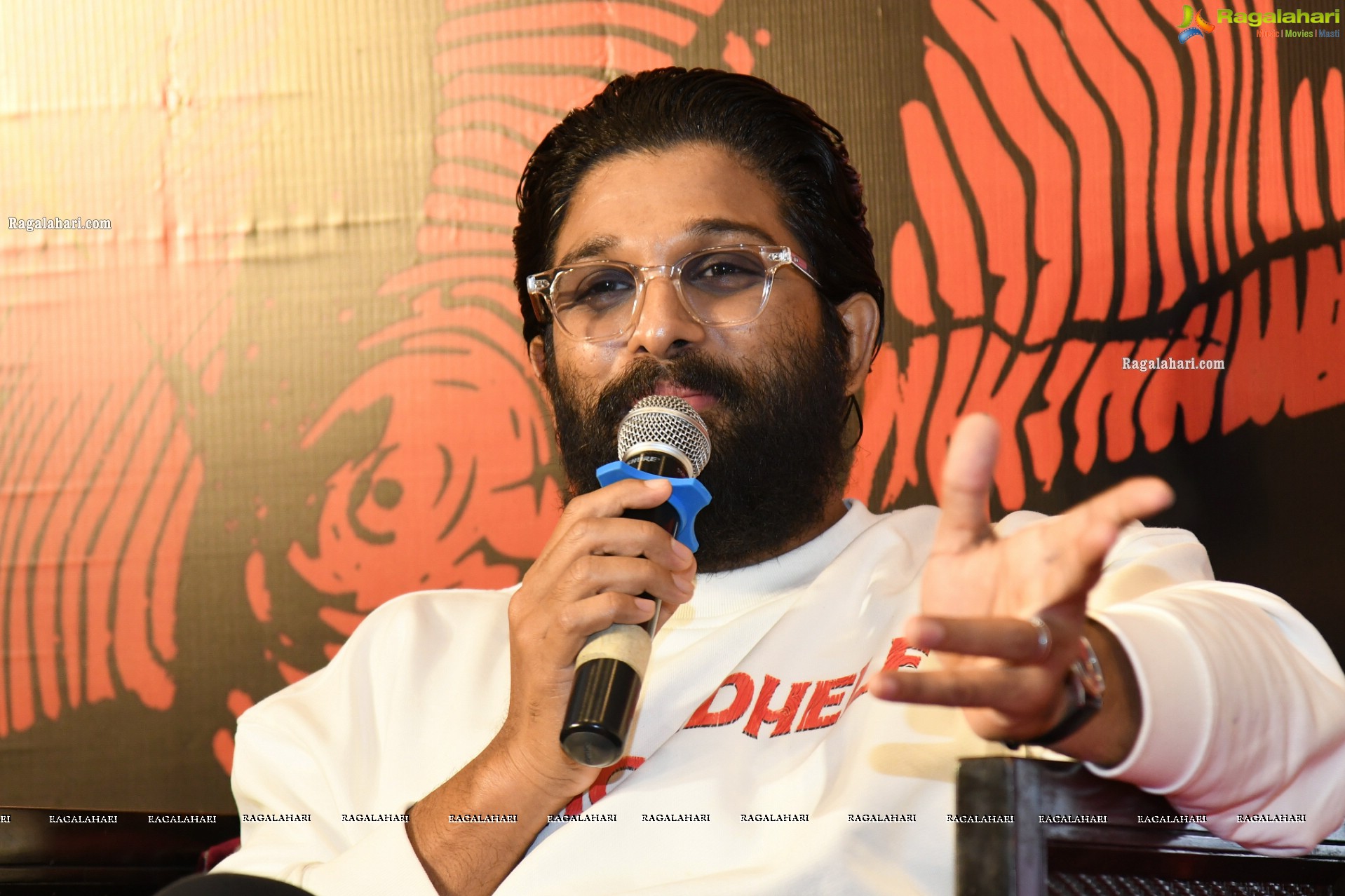 Allu Arjun at Pushpa Movie Interview, HD Photo Gallery