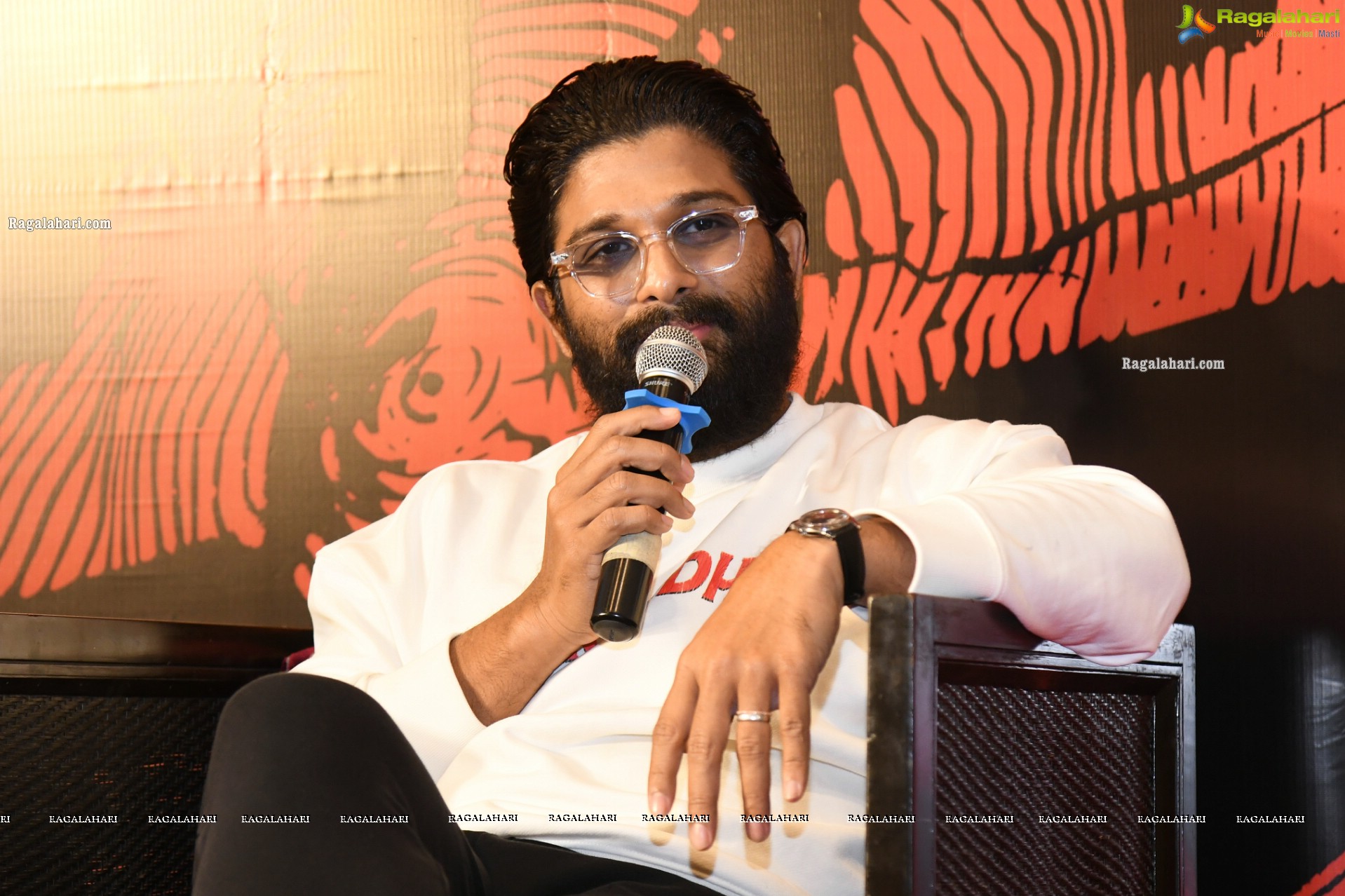 Allu Arjun at Pushpa Movie Interview, HD Photo Gallery