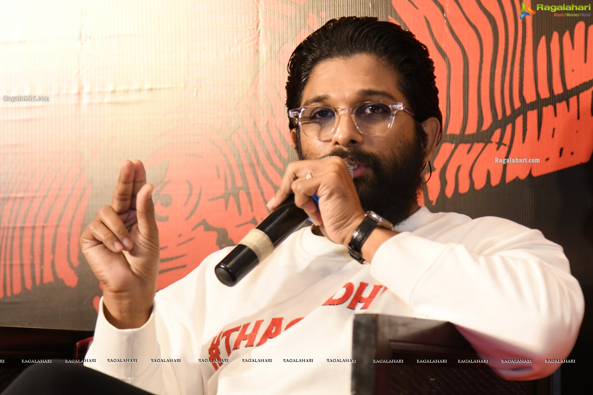 Allu Arjun at Pushpa Movie Interview, HD Photo Gallery