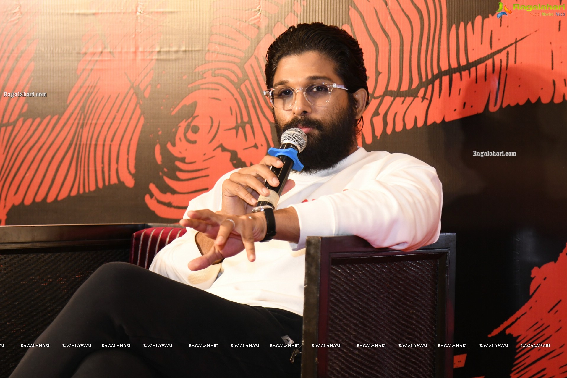 Allu Arjun at Pushpa Movie Interview, HD Photo Gallery