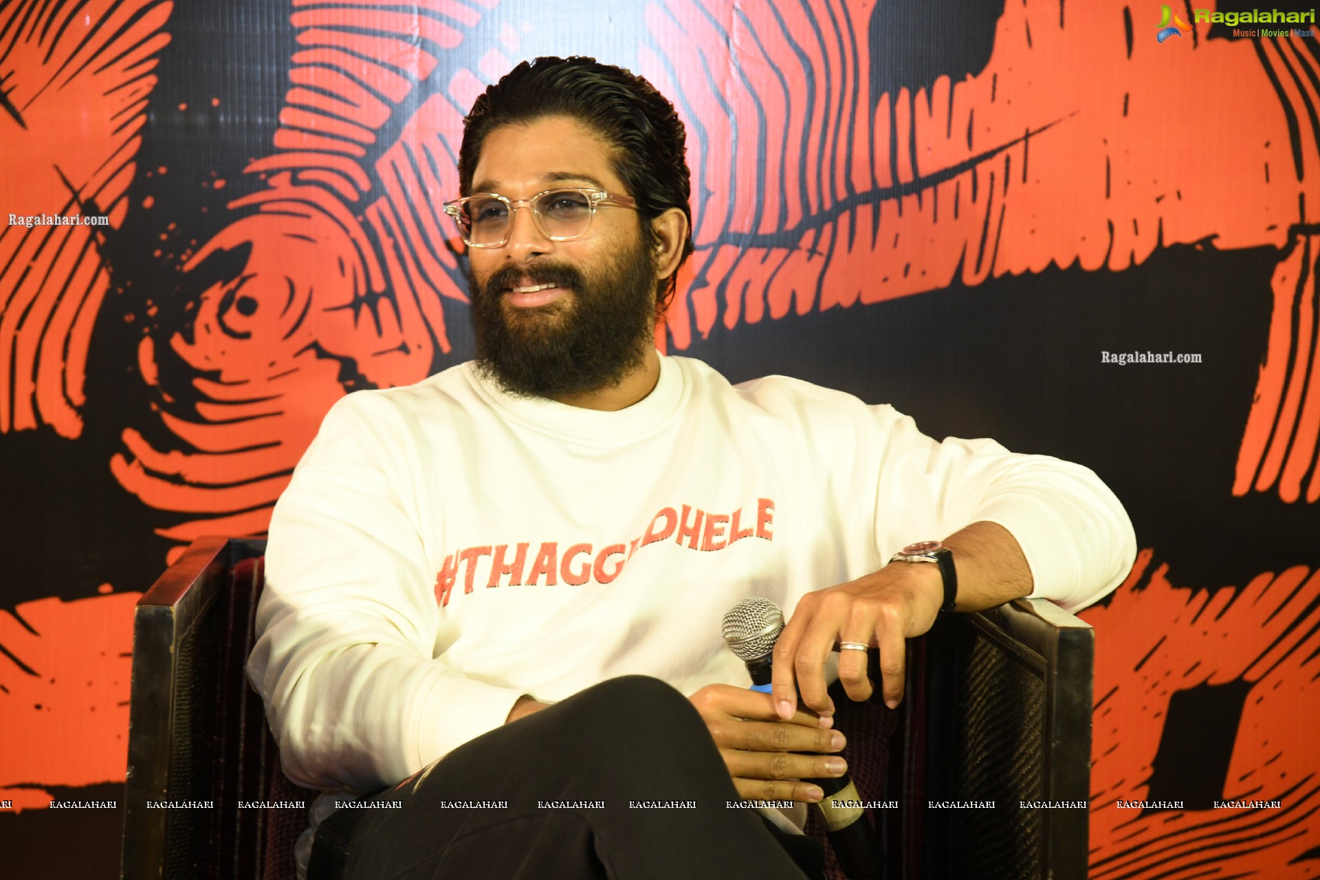 Allu Arjun at Pushpa Movie Interview, HD Photo Gallery