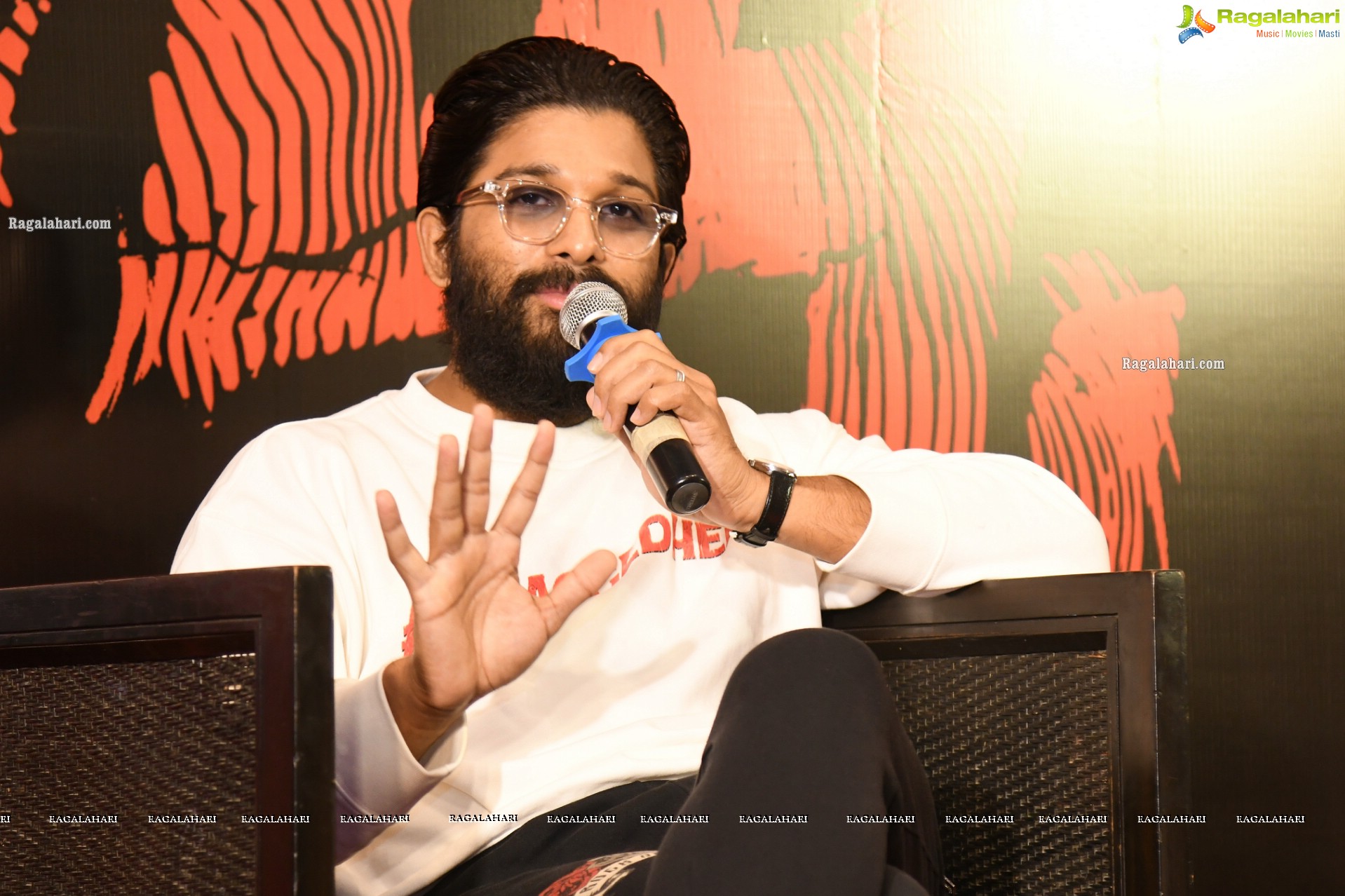 Allu Arjun at Pushpa Movie Interview, HD Photo Gallery