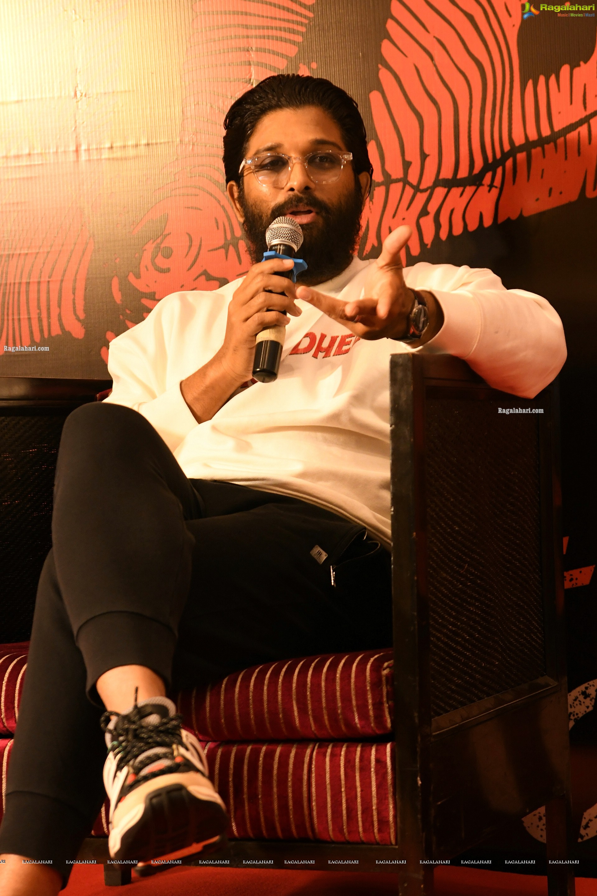 Allu Arjun at Pushpa Movie Interview, HD Photo Gallery