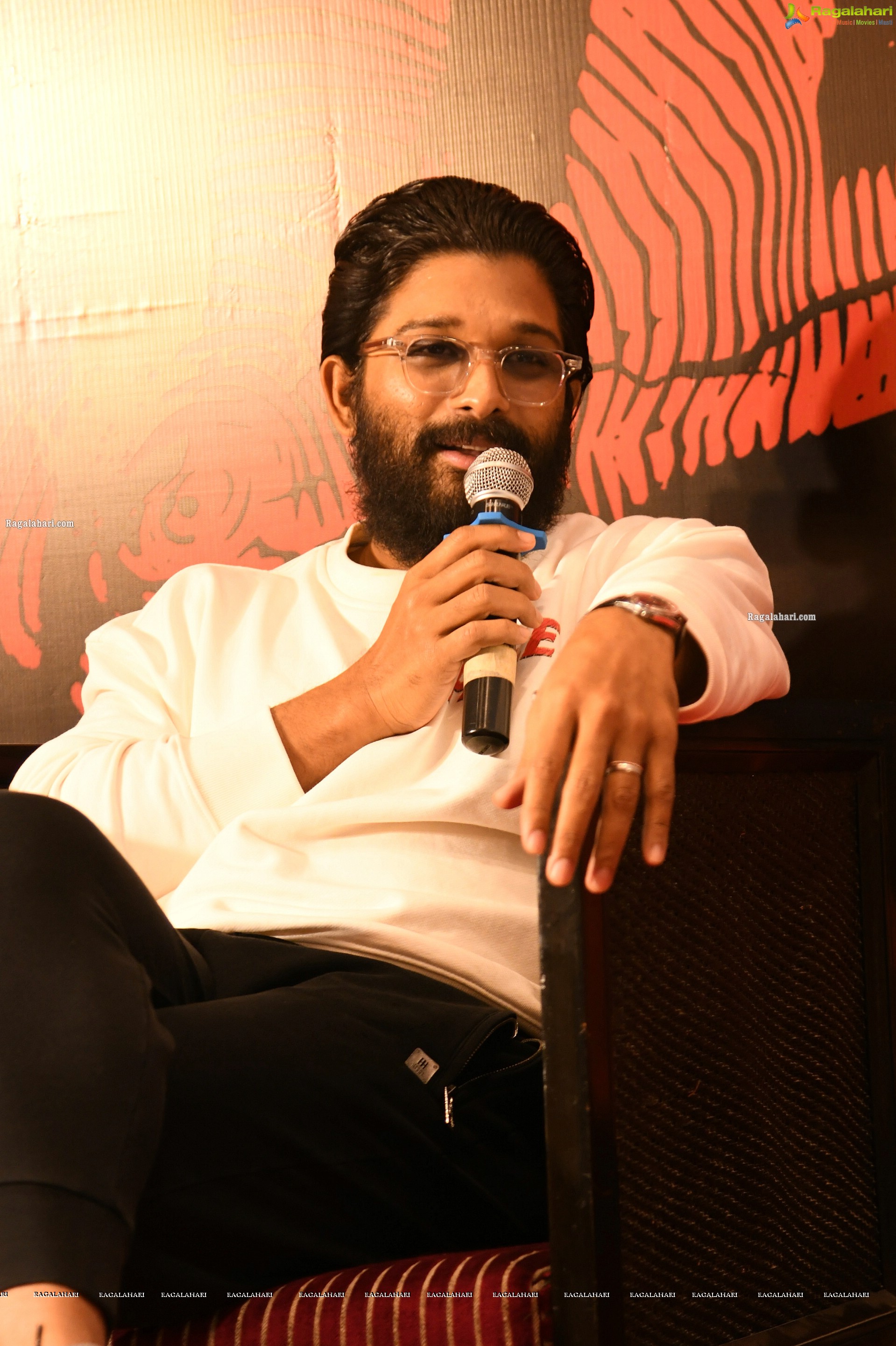 Allu Arjun at Pushpa Movie Interview, HD Photo Gallery