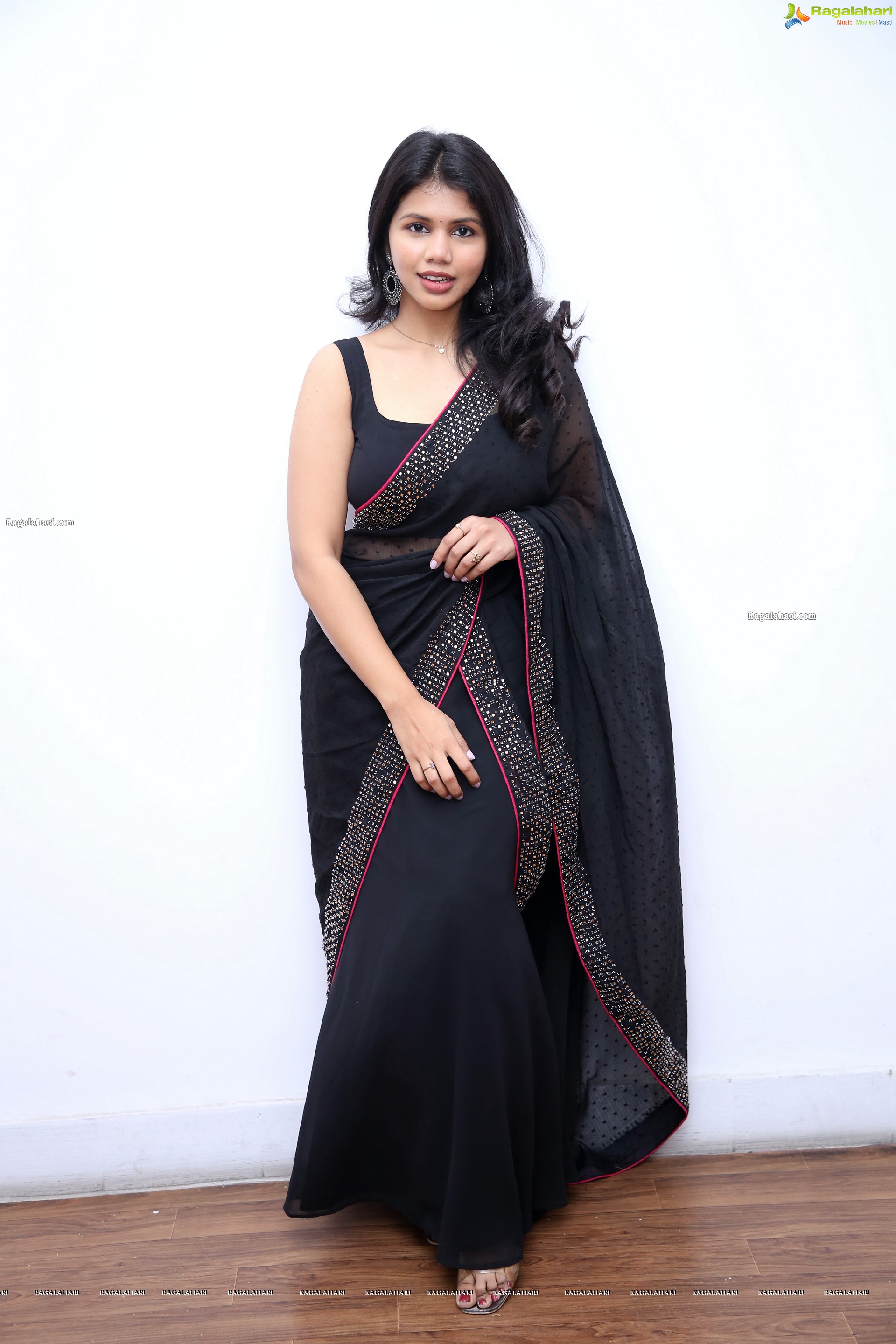 Divya Narne Beautiful Stills in Black Saree, HD Photo Gallery