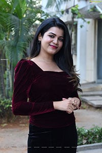 Goldie Nissy at Mahanatulu Movie First Look Launch