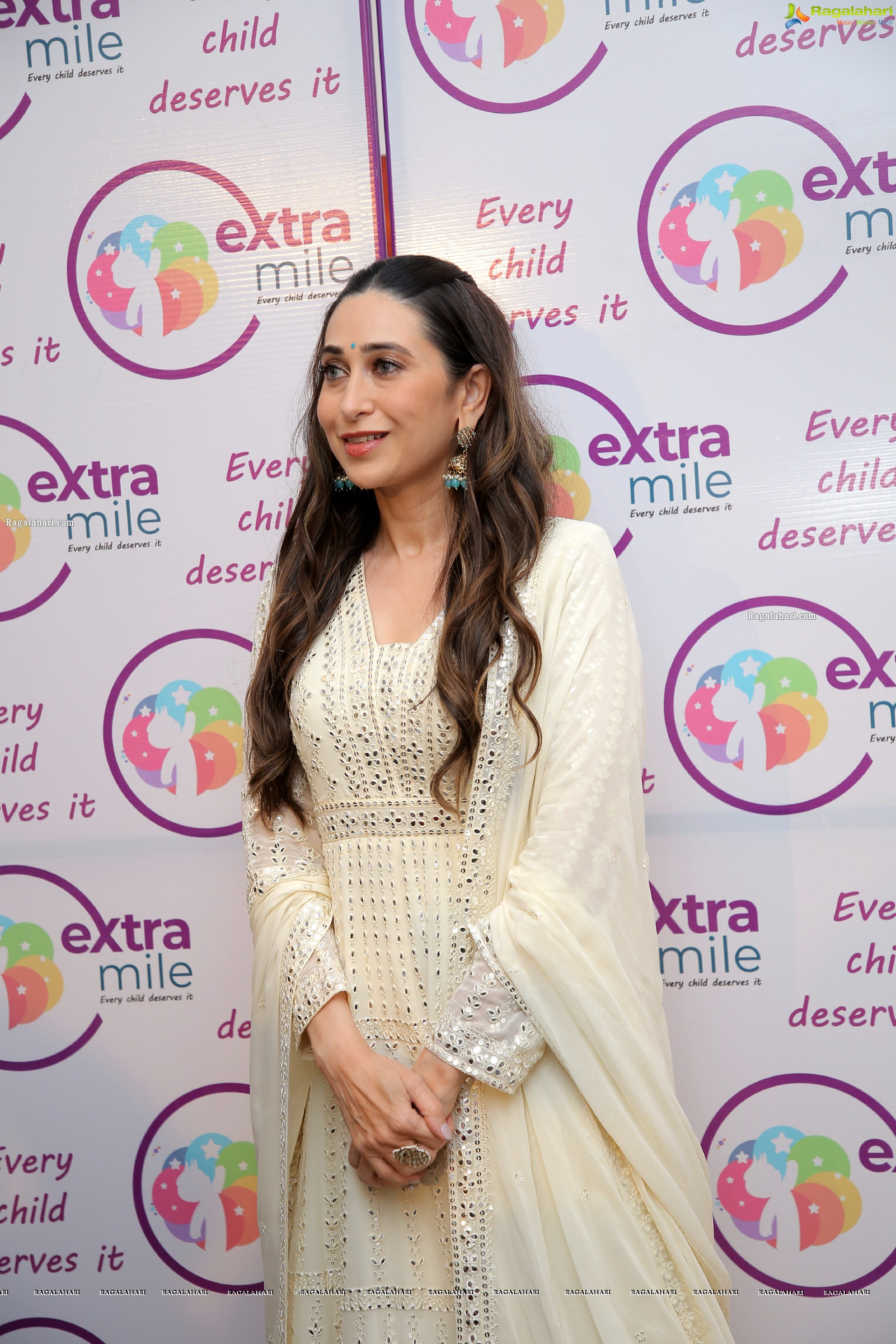 Karisma Kapoor at Extra Mile Foundation Launch, HD Photo Gallery