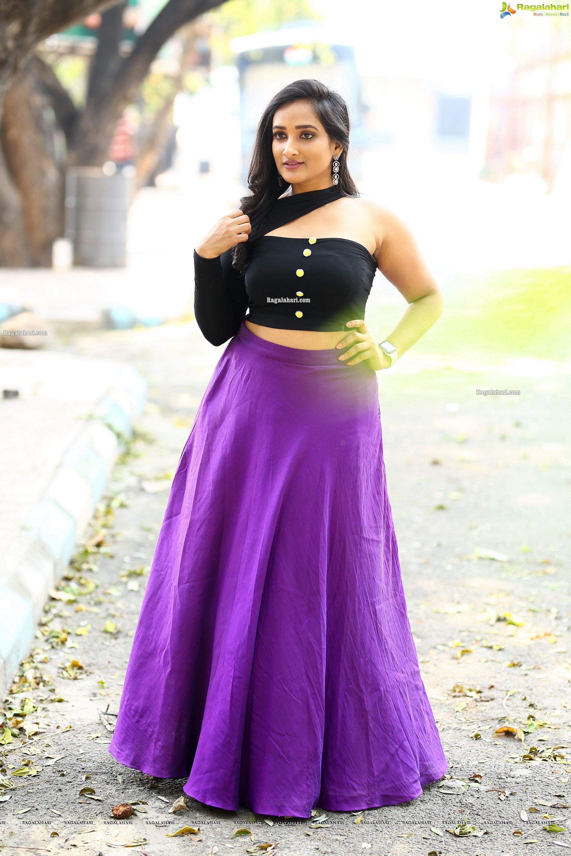 Anchor Madhu Krishnan in Purple Lehenga, HD Photo Gallery