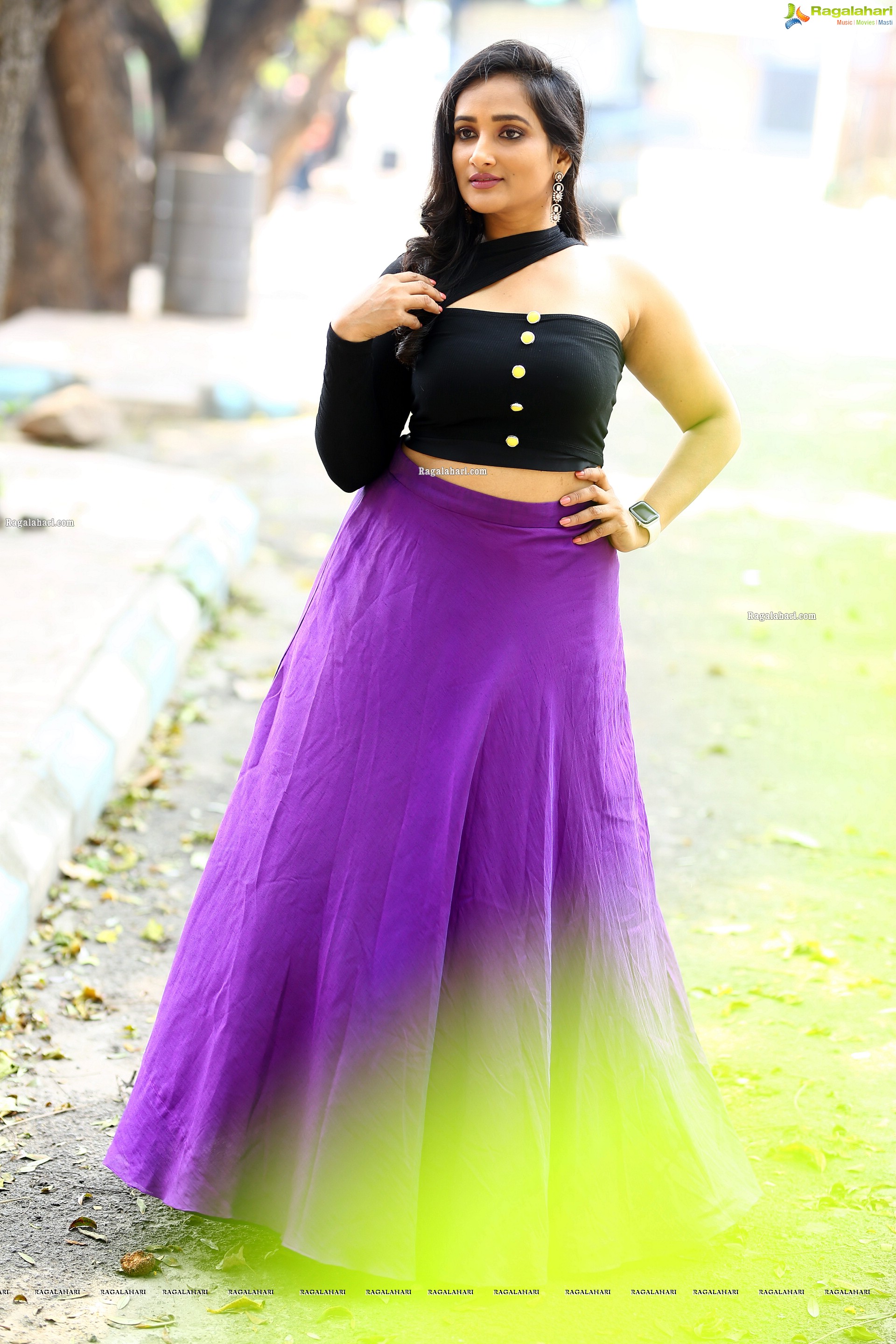 Anchor Madhu Krishnan in Purple Lehenga, HD Photo Gallery