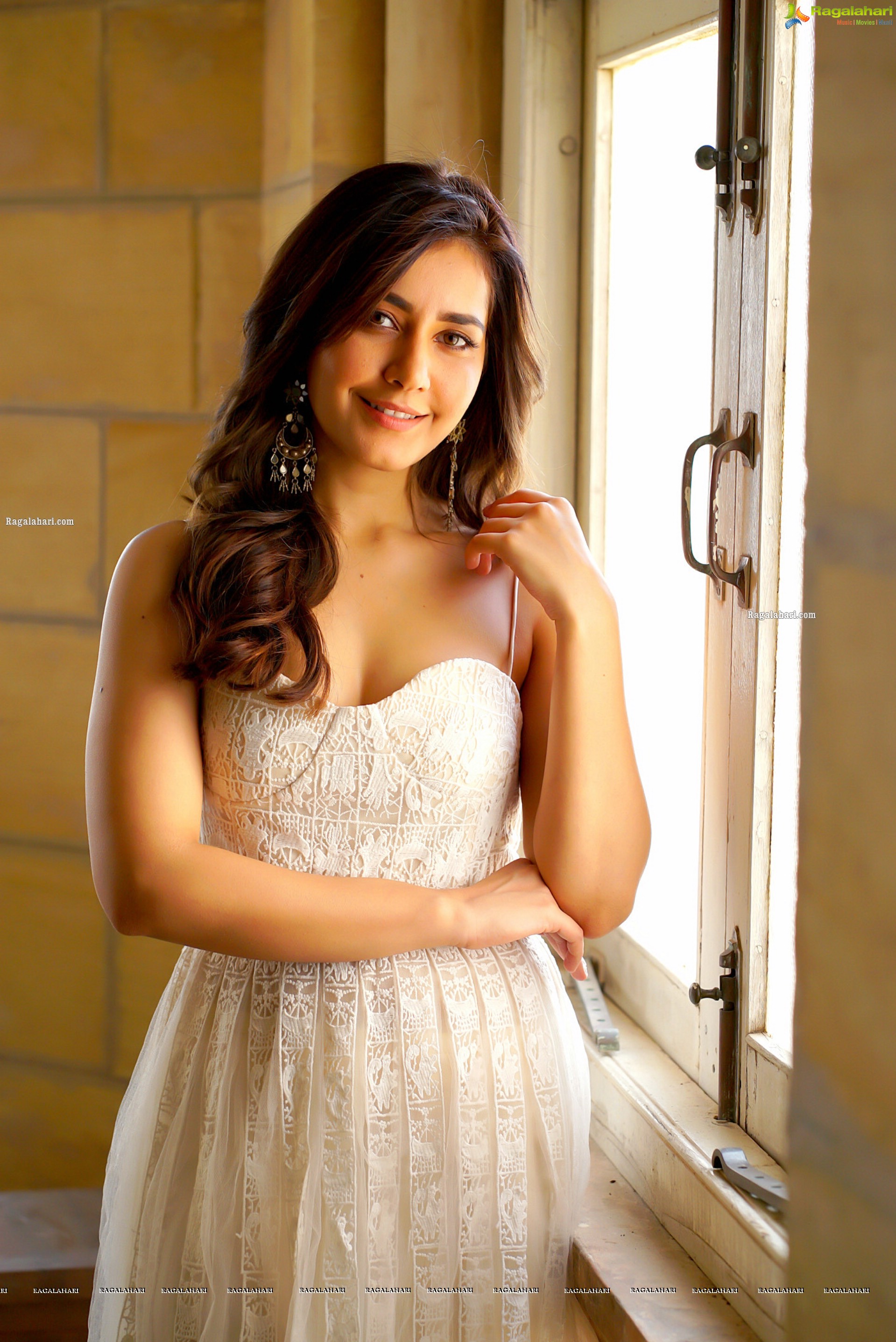 Raashi Khanna Latest Photoshoot Stills, HD Photo Gallery