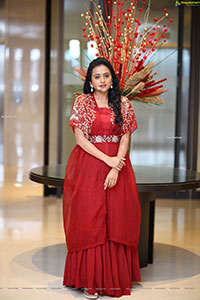 Suma Kanakala at Parampara Press Meet