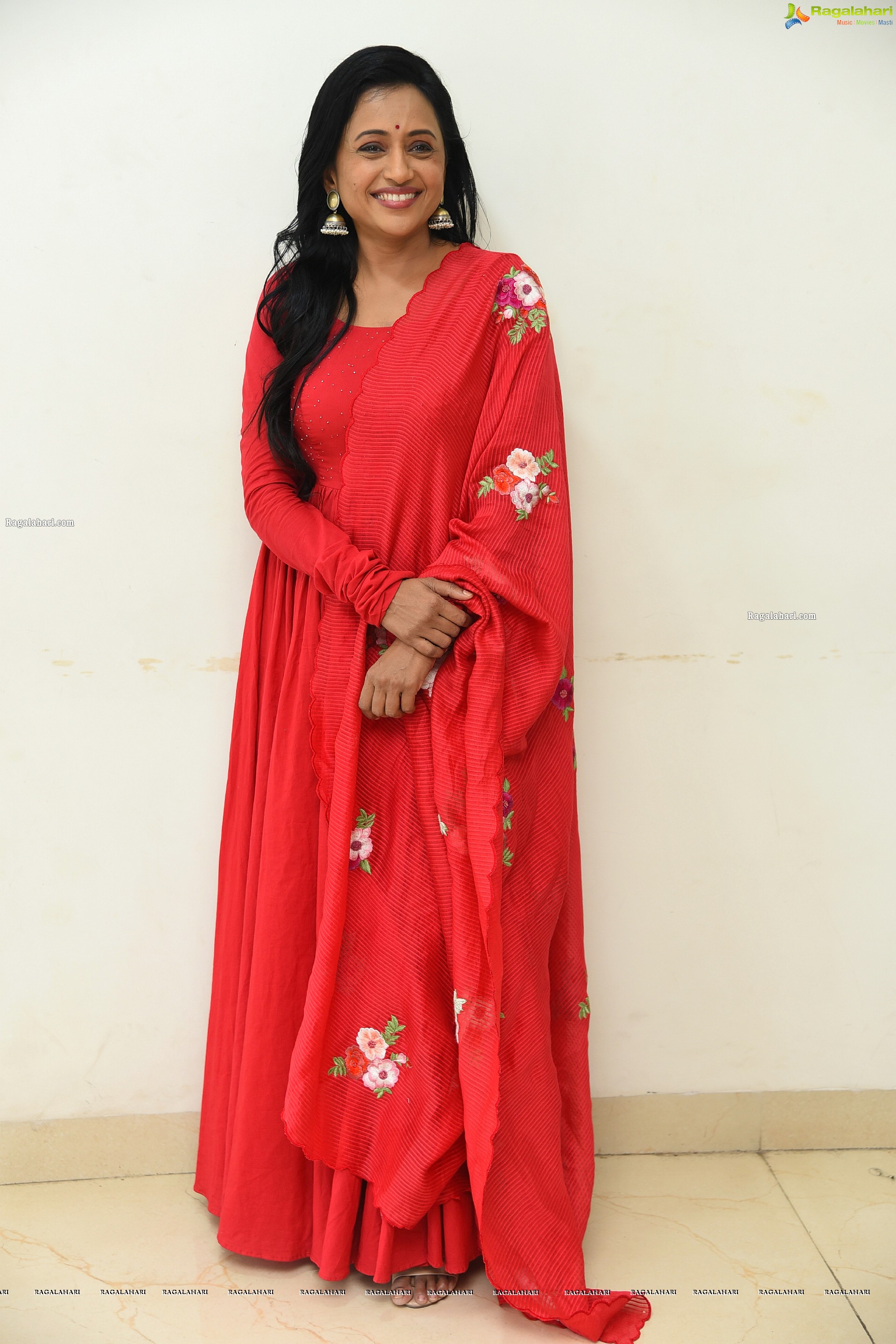 Suma Kanakala at Jayamma Panchayathi Movie Teaser Launch, HD Photo Gallery