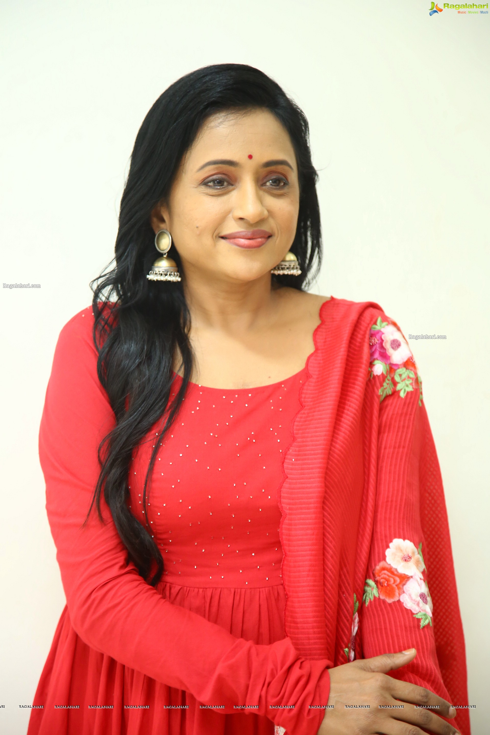 Suma Kanakala at Jayamma Panchayathi Movie Teaser Launch, HD Photo Gallery